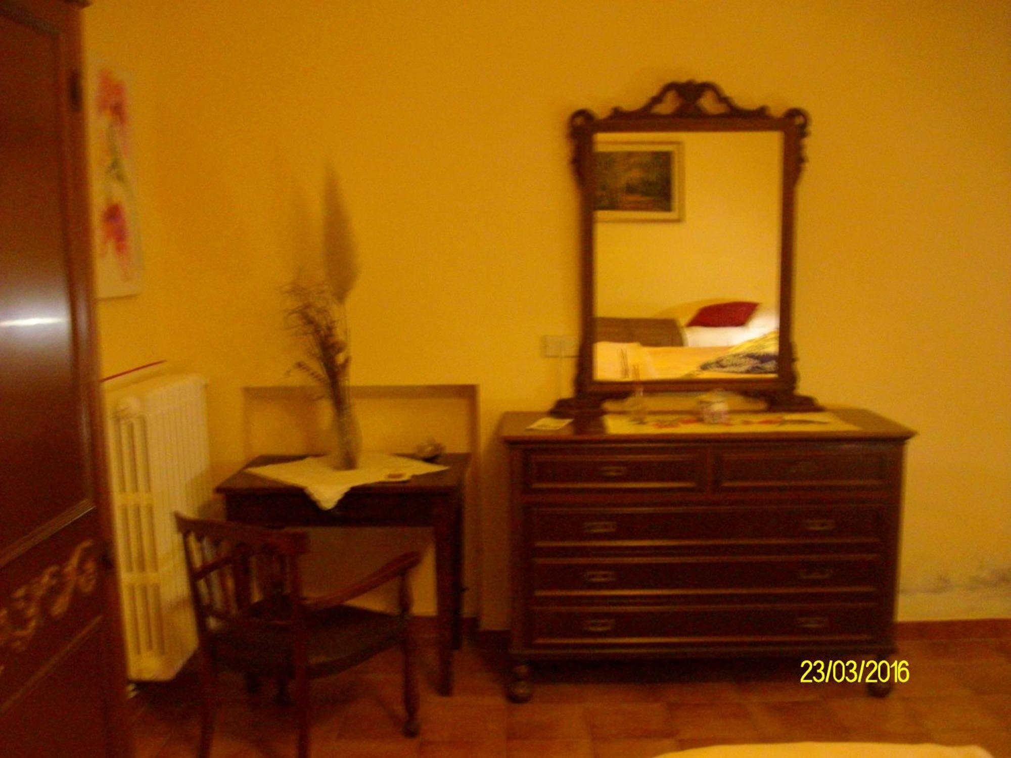 B&B San Nicola Serramazzoni Luaran gambar